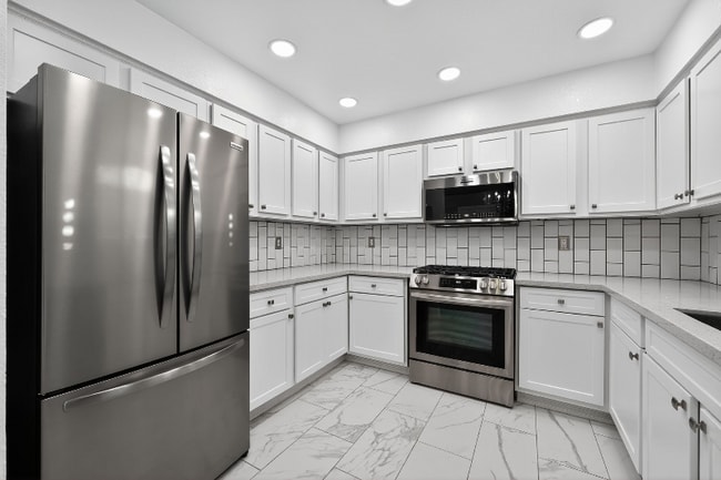 Photo - 571 S Burgess Ave