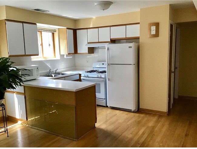 Building Photo - 2600 W Walton St Unit 2