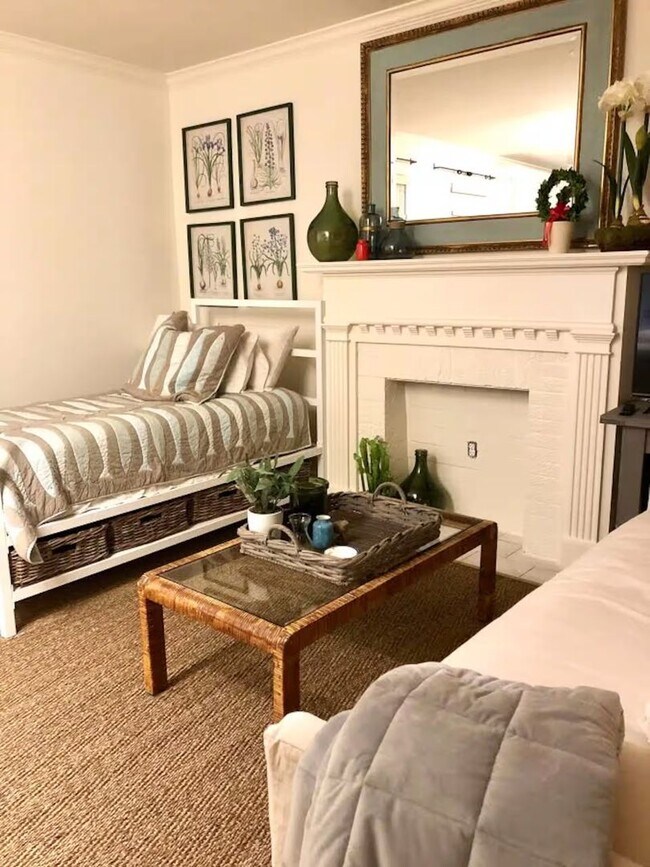 Photo - Available June 2026 – Furnished 1BR in Hundred Oaks | Utilities Included