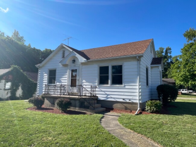 Photo - 112 E Main St