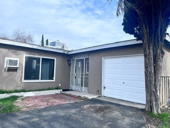 Photo - Pet Friendly 4 Bedroom Home