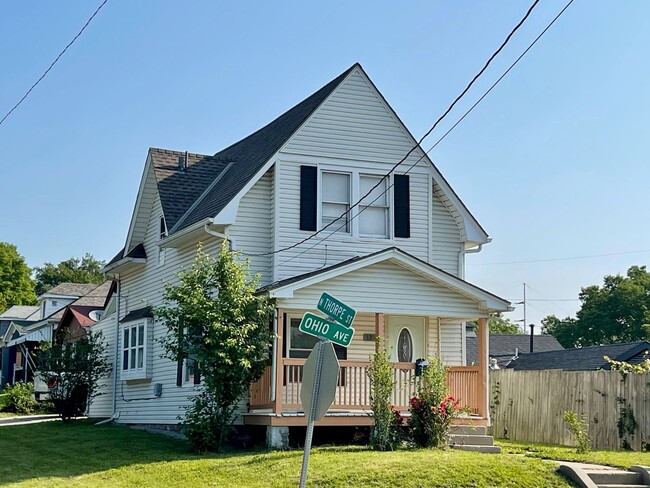 Building Photo - Updated House on Hilltop