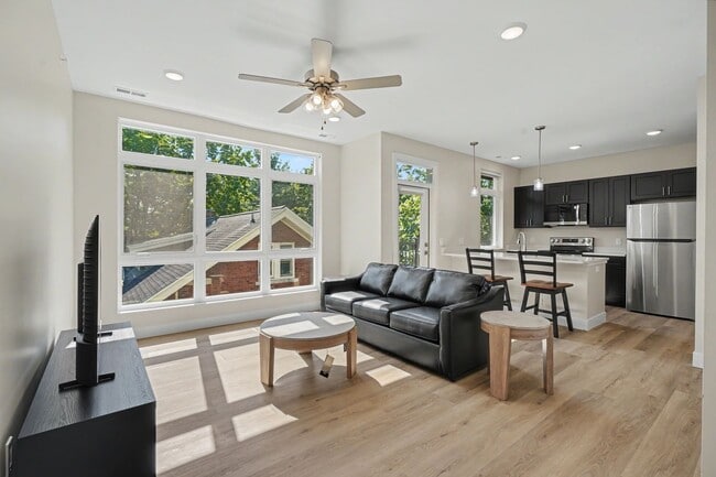 Photo - 512 W Clark St.