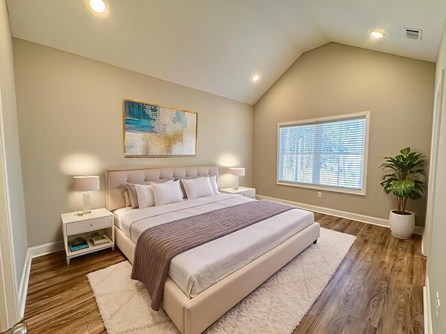 Photo - 5007 Cypress Lake Rd