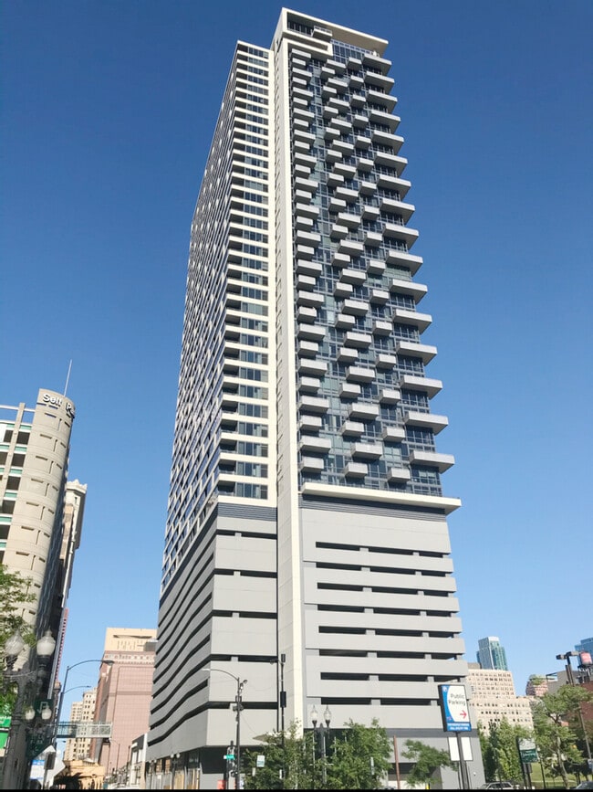 Building Photo - 235 W Van Buren St Unit 3617