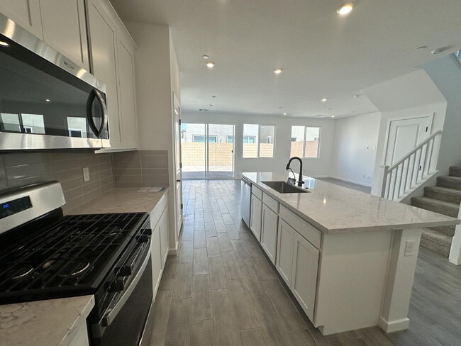 Photo - 878 Benning St