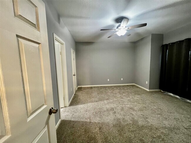 Photo - 3100 Walnut Bend Ln Unit 123