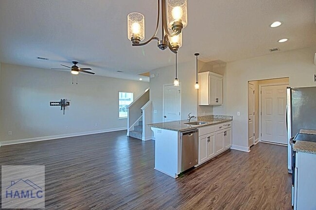 Photo - 681 Abode Ave