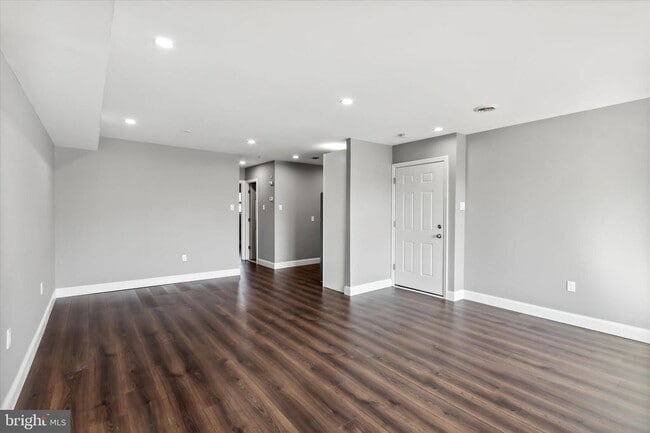 Building Photo - 296 Greenough St