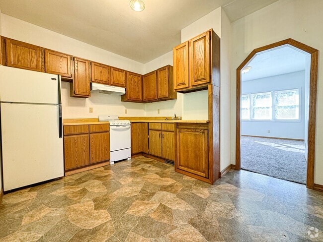 Building Photo - 2718 Commercial Ave Unit 2718 Commercial Ave #2 Rental