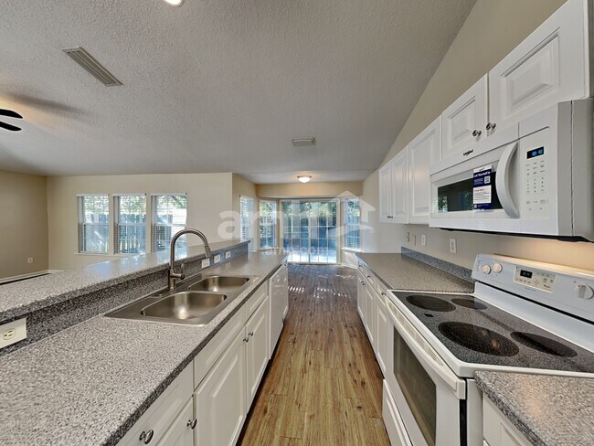 Photo - 1433 Heather Ct