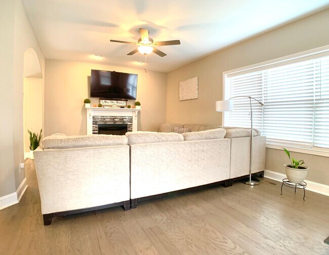 Photo - 1376 Apple Blossom Rd
