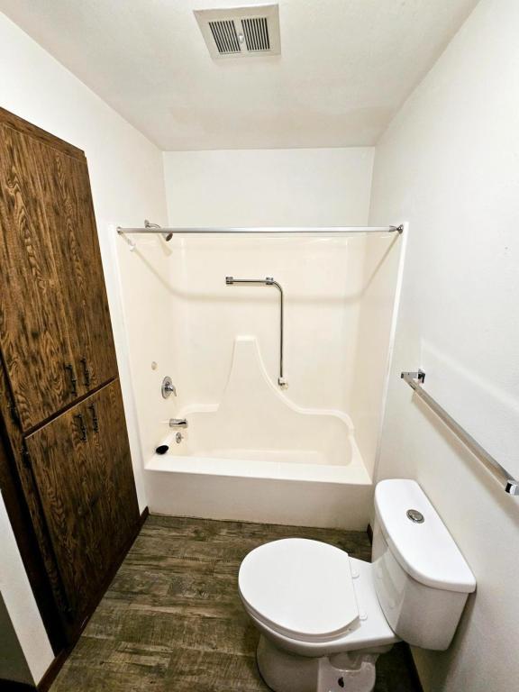 Photo - 307 W Washington Ave