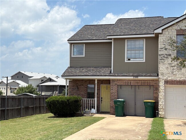 1500 N Claremont Cir