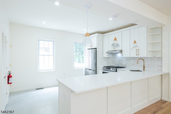 Photo - 231 Waverly Pl