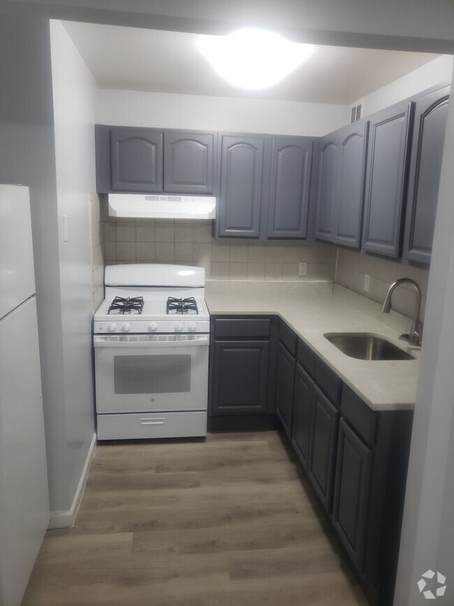 Building Photo - 2183 New England Thru Unit 1 Rental