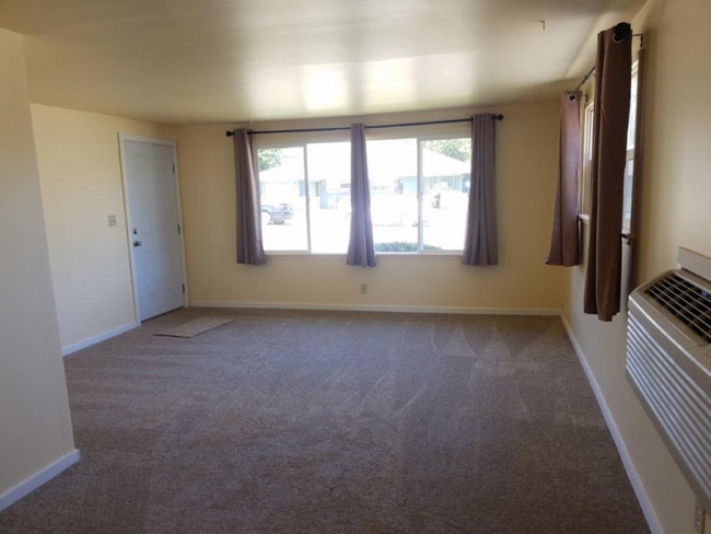 Photo - 922 Gellatly St