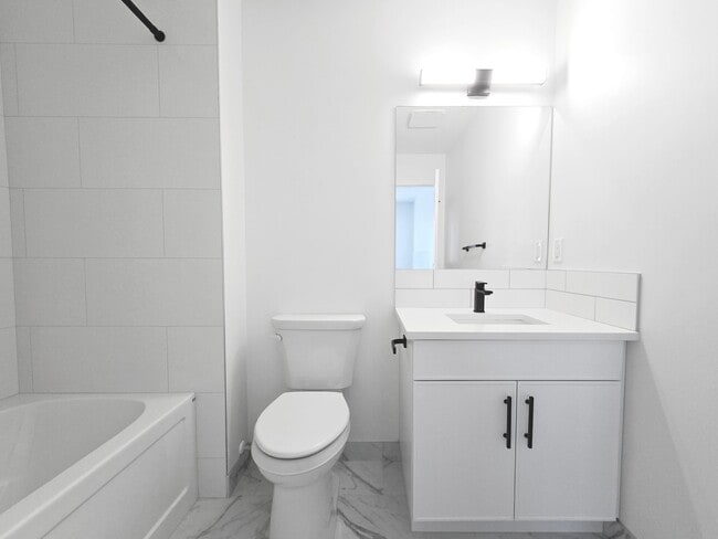 Building Photo - 12125-12195 95 St Unit MAIN 1