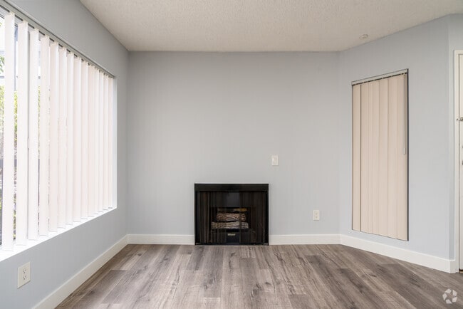 2BR, 2BA - 875SF - Living Room
