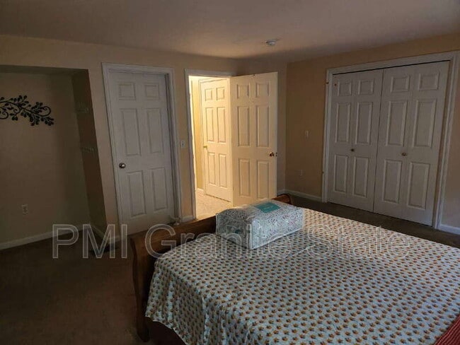 Building Photo - 46 Stanstead Pl Rental