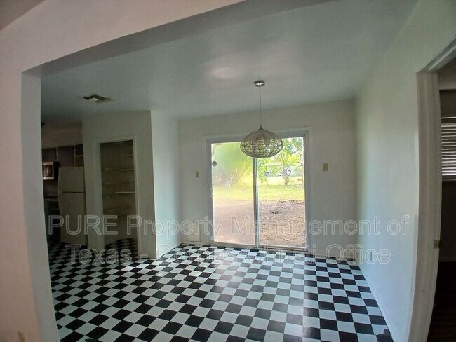 Photo - 1726 Lesle Ln