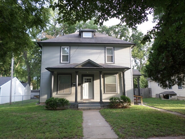 Building Photo - 715 Laramie St Unit 715 Laramie #1, #2