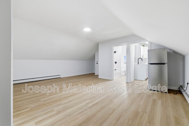 Photo - 848 Bank St Unit 3rd floor