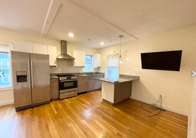 Photo - 128 Hillside St