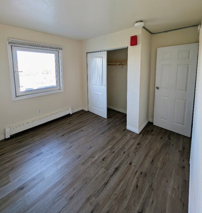 Photo - 618 Gambell St Unit 11