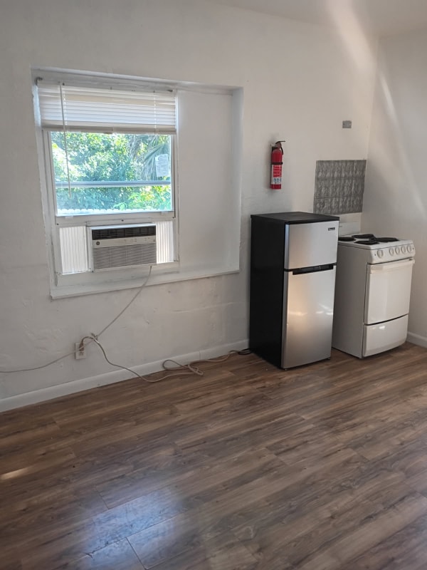 Photo - 637 S Main St Unit C