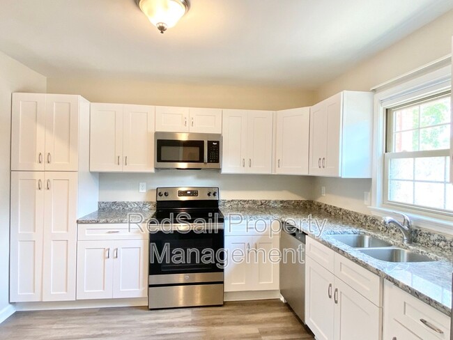 Photo - 398 Circuit Ln