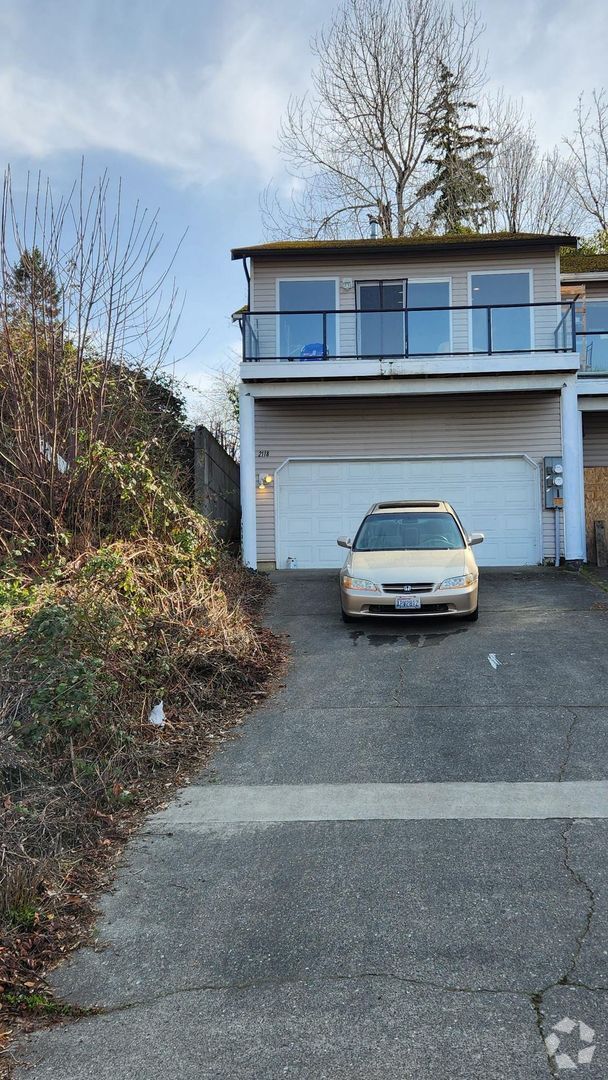 Building Photo - 5 Bedroom House close to Whatcom Falls Park