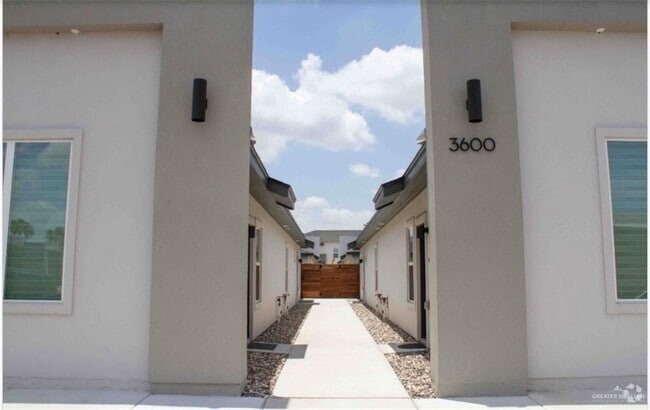 Building Photo - 3600 Jessica Ln Unit 2 Rental