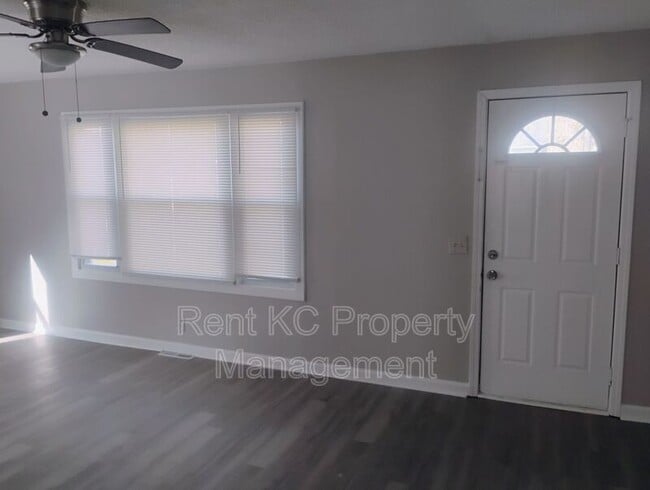 Building Photo - 6021 N Topping Ave