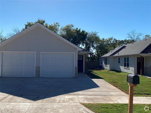Building Photo - 910-914 N Throckmorton St Rental