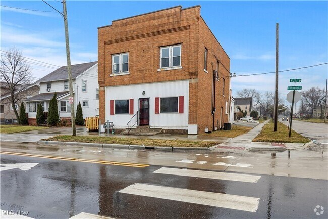Building Photo - 1063 W 21st St Unit Upper Rental