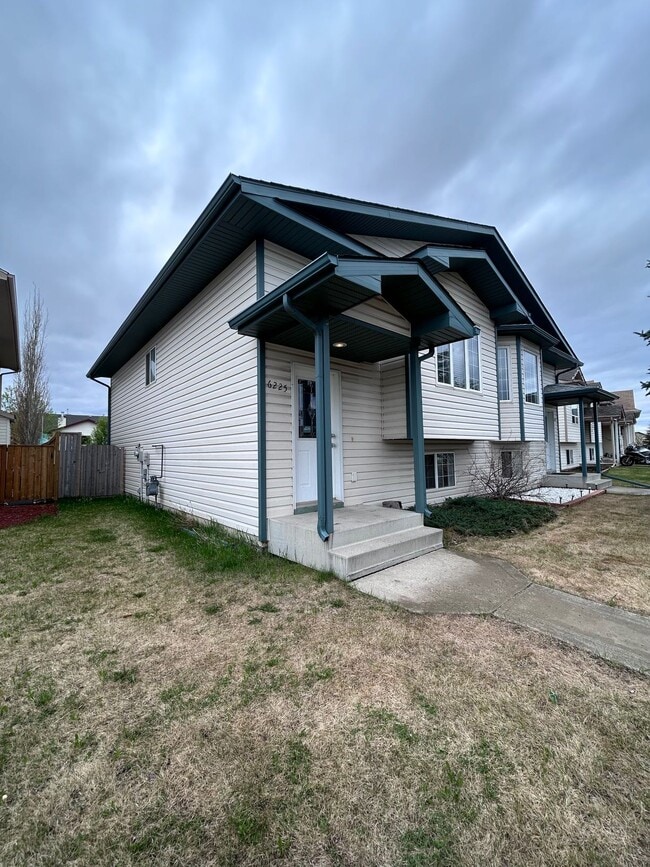 Building Photo - 4 Bed 1.5 Bath Unit 6225