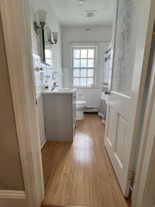 Photo - Pennington Rd, Ewing, NJ – 6BR / 2BA. Large single-family home near TCNJ with spacious driveway