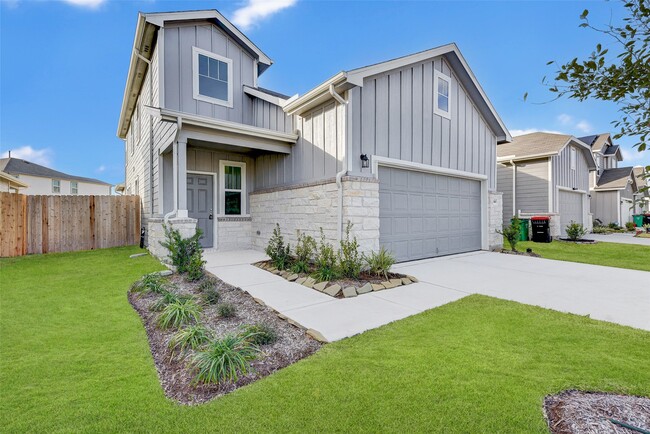 Building Photo - 25821 Hedgerow Dr