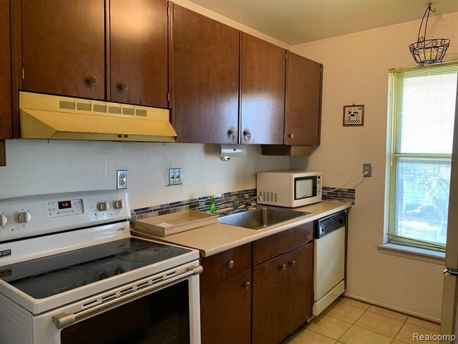 Photo - 22140 Dante St