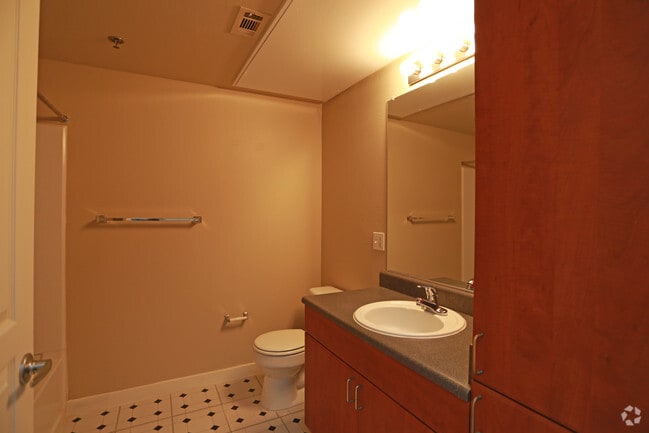 2HAB, 1BA - 834 ft²