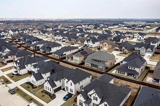 Photo - 691 Meandering Ln