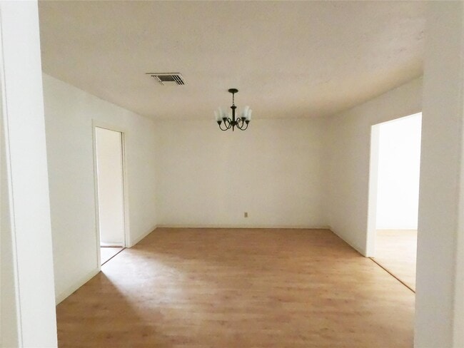 Photo - 5231 Beechnut St