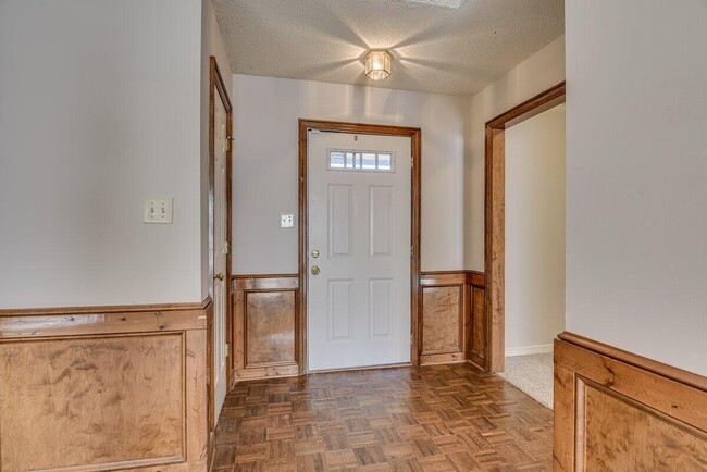 Photo - 670 Wellington Dr