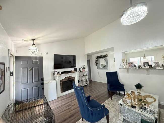 Photo - 856 Raindrops Rd