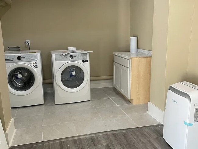 Photo - 8 Hagood Ave Unidad 8b Hagood ave