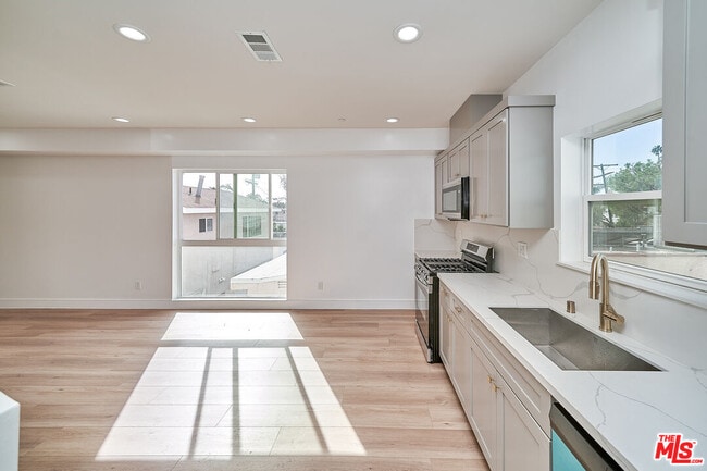 Photo - 1108 Queen Anne Pl