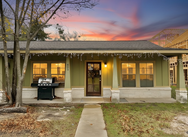 Building Photo - 605 Highlands St