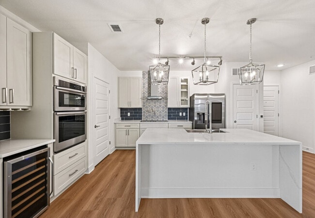 Building Photo - Grande Pointe