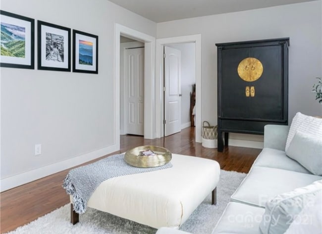 Photo - 338 N Main St